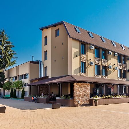 Ymy Hotels Тыргу-Жиу Экстерьер фото