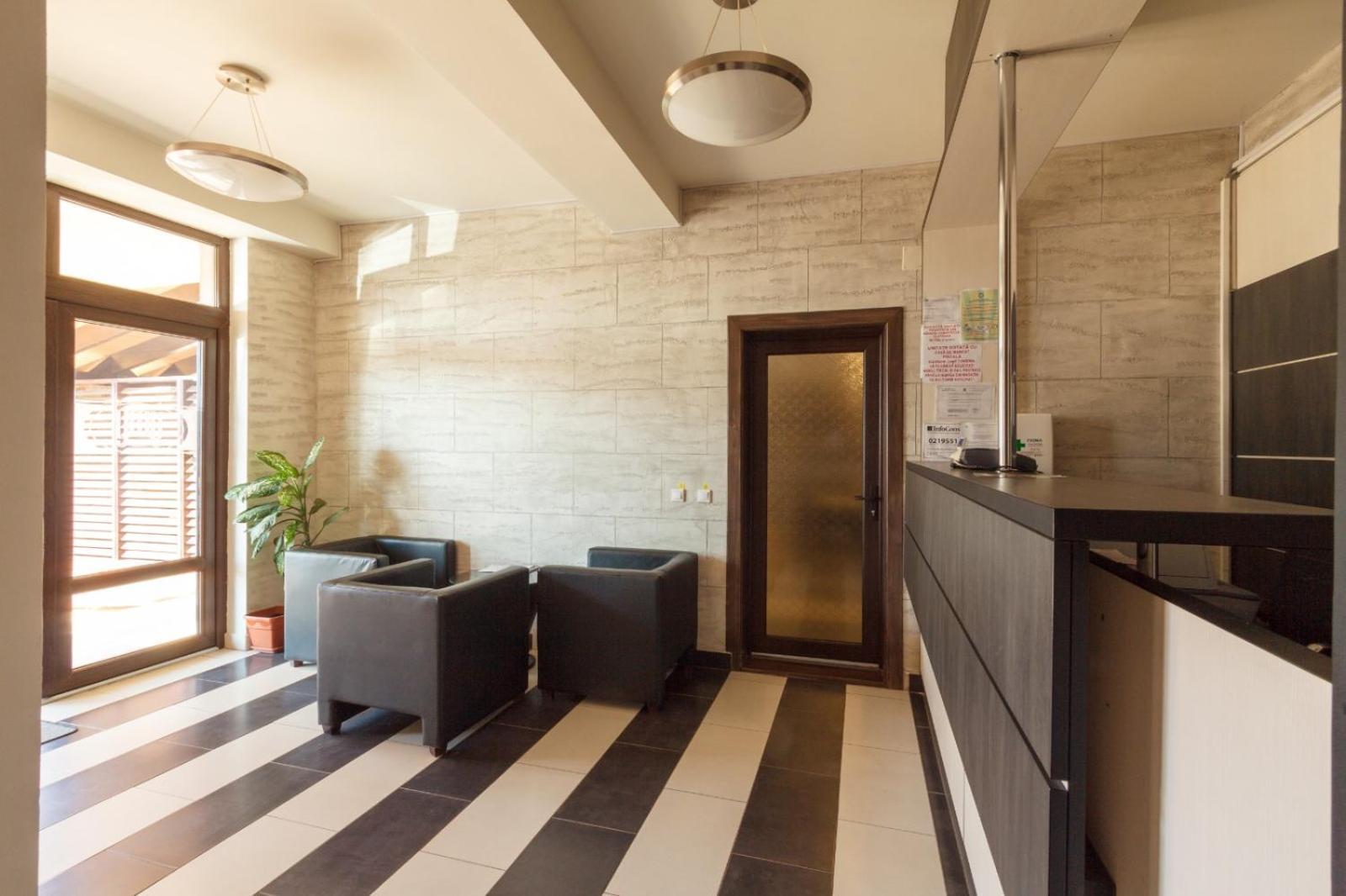 Ymy Hotels Тыргу-Жиу Экстерьер фото