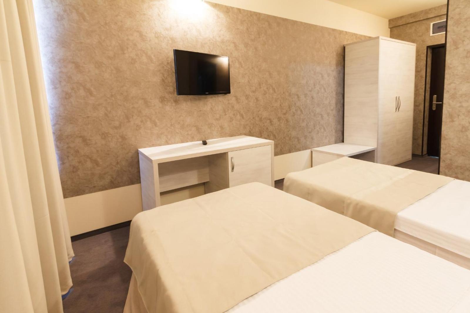 Ymy Hotels Тыргу-Жиу Экстерьер фото