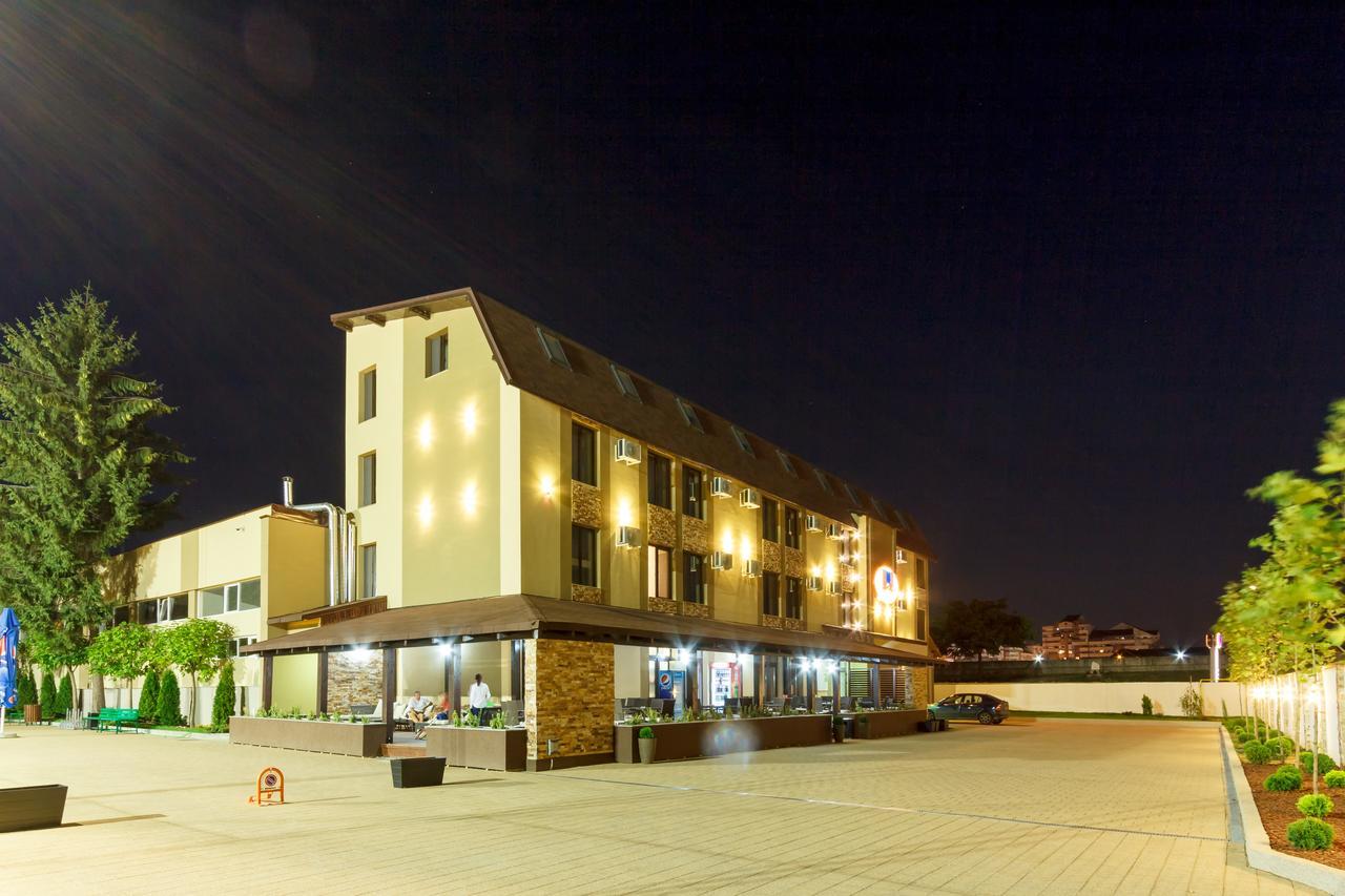Ymy Hotels Тыргу-Жиу Экстерьер фото