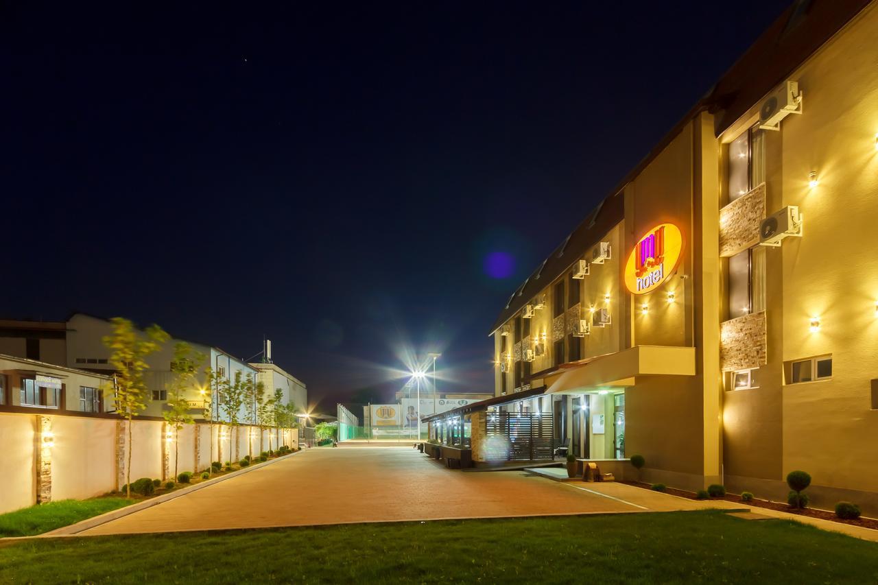 Ymy Hotels Тыргу-Жиу Экстерьер фото