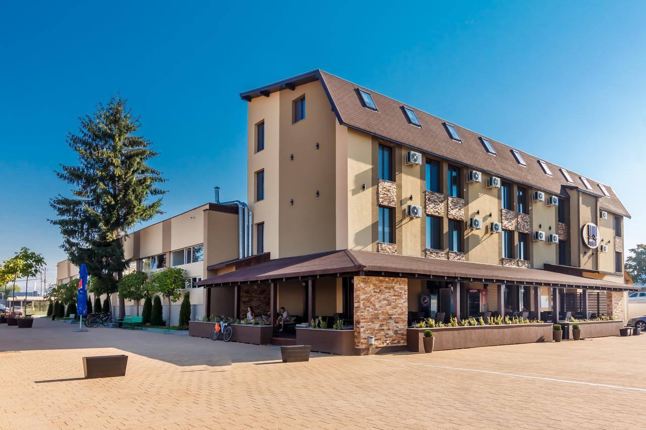 Ymy Hotels Тыргу-Жиу Экстерьер фото