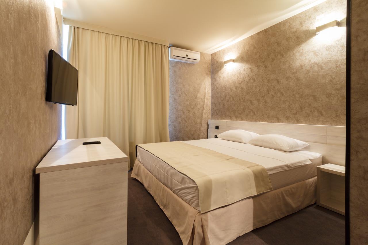 Ymy Hotels Тыргу-Жиу Экстерьер фото