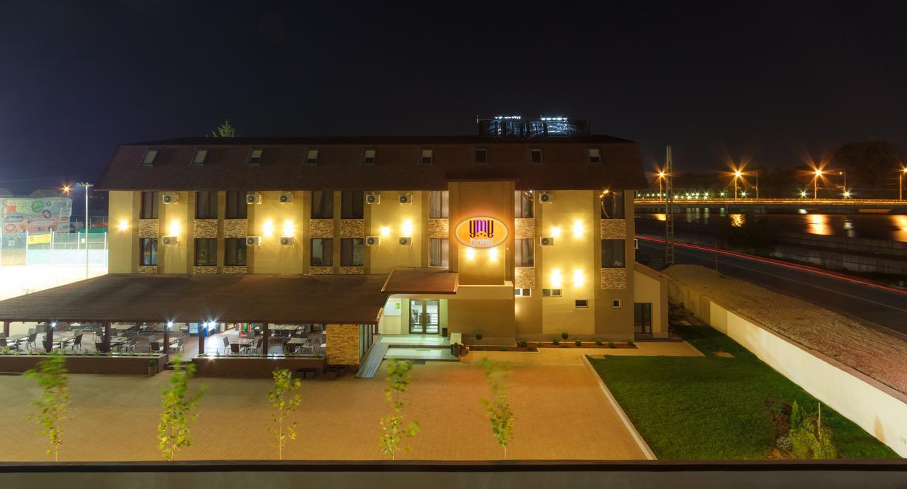 Ymy Hotels Тыргу-Жиу Экстерьер фото